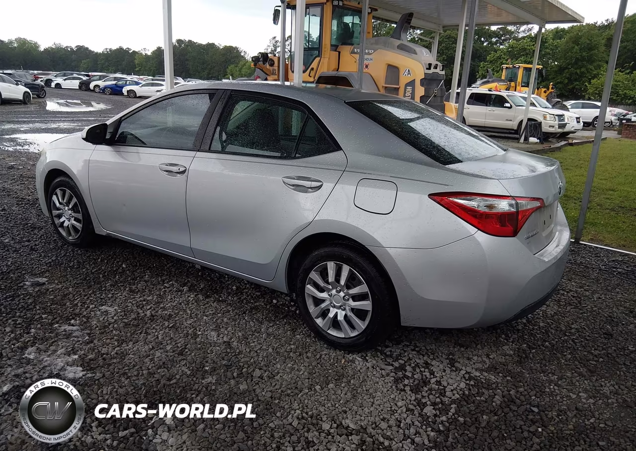 2015 Toyota Corolla Le VIN:2T1BURHE9FC432019 - 3