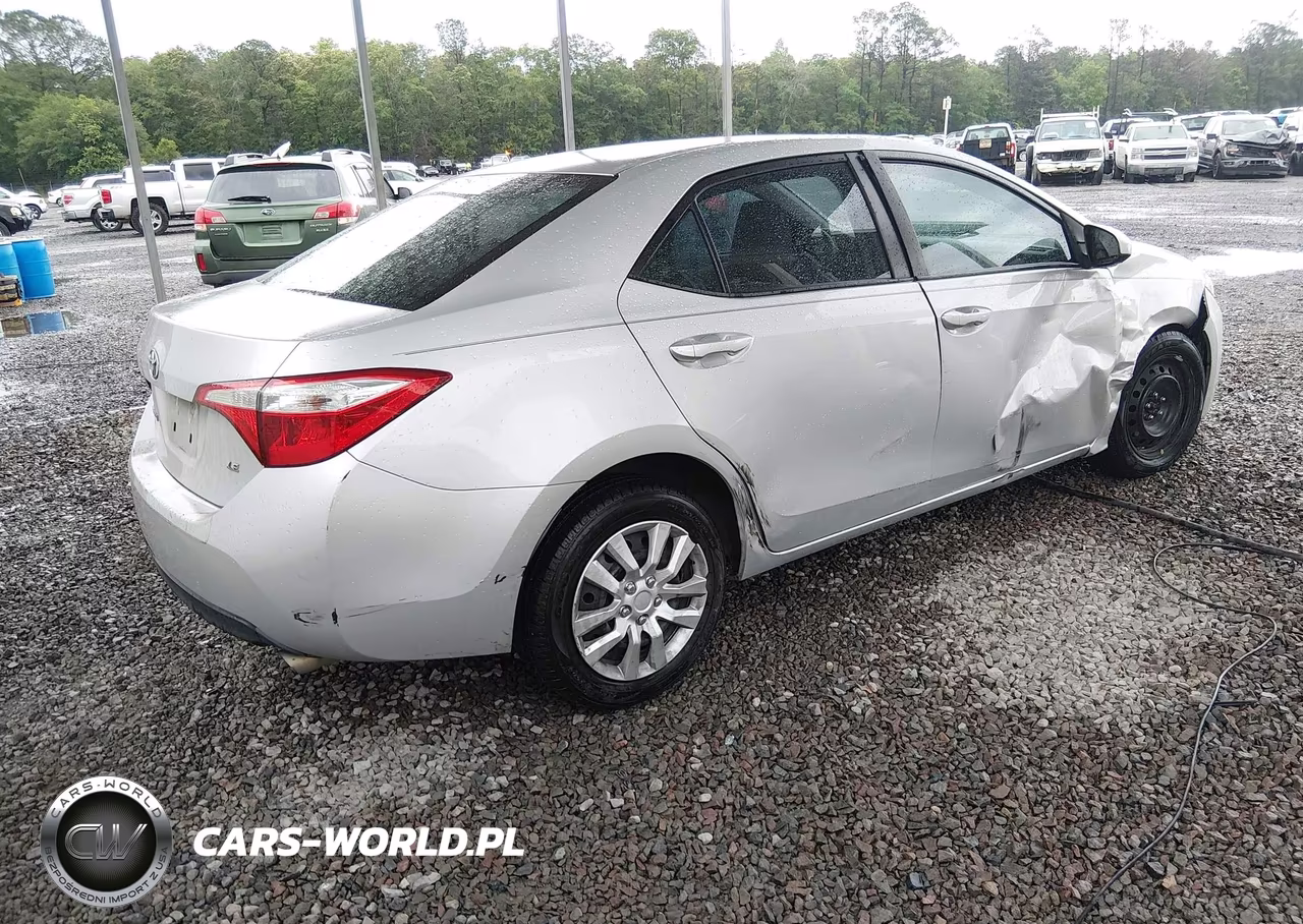 2015 Toyota Corolla Le VIN:2T1BURHE9FC432019 - 4