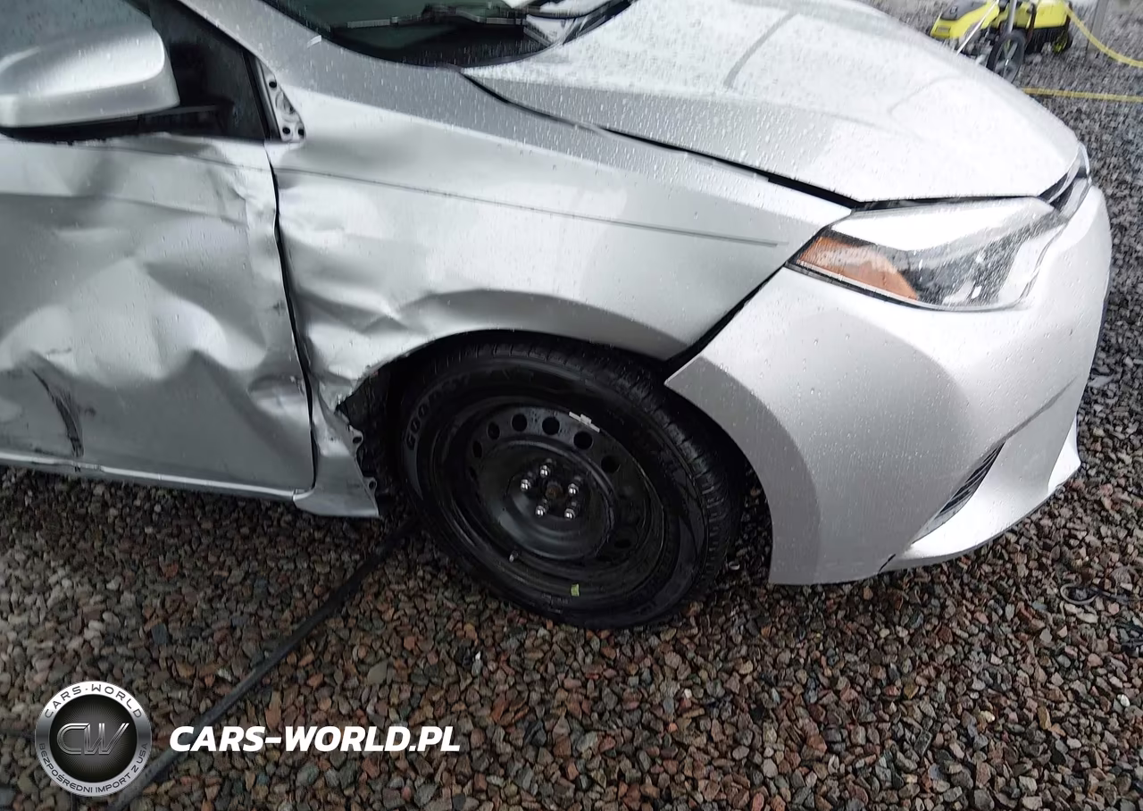 2015 Toyota Corolla Le VIN:2T1BURHE9FC432019 - 6