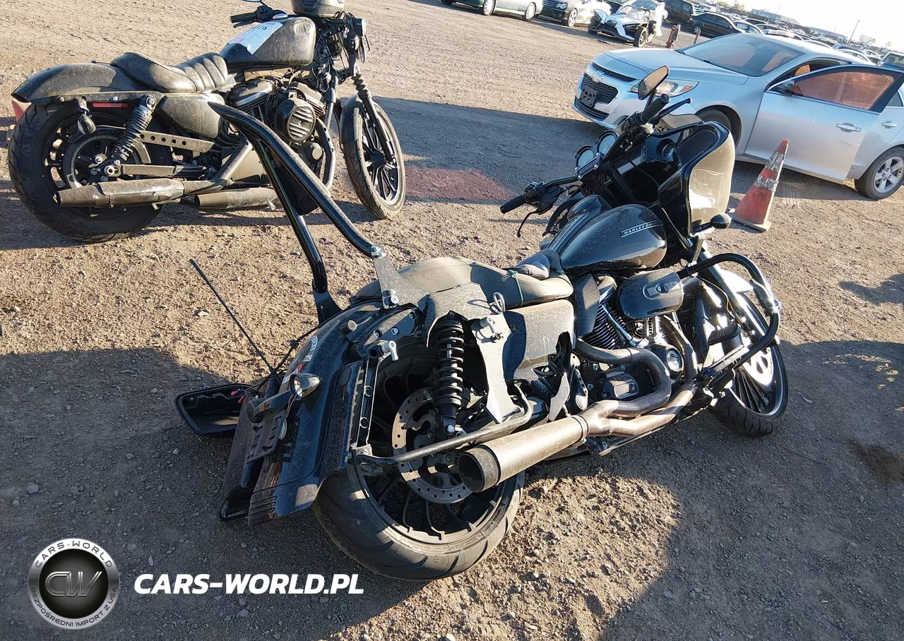2018 Harley-Davidson Fltrxs Road Glide Special VIN:1HD1KTC18JB644421 - 4