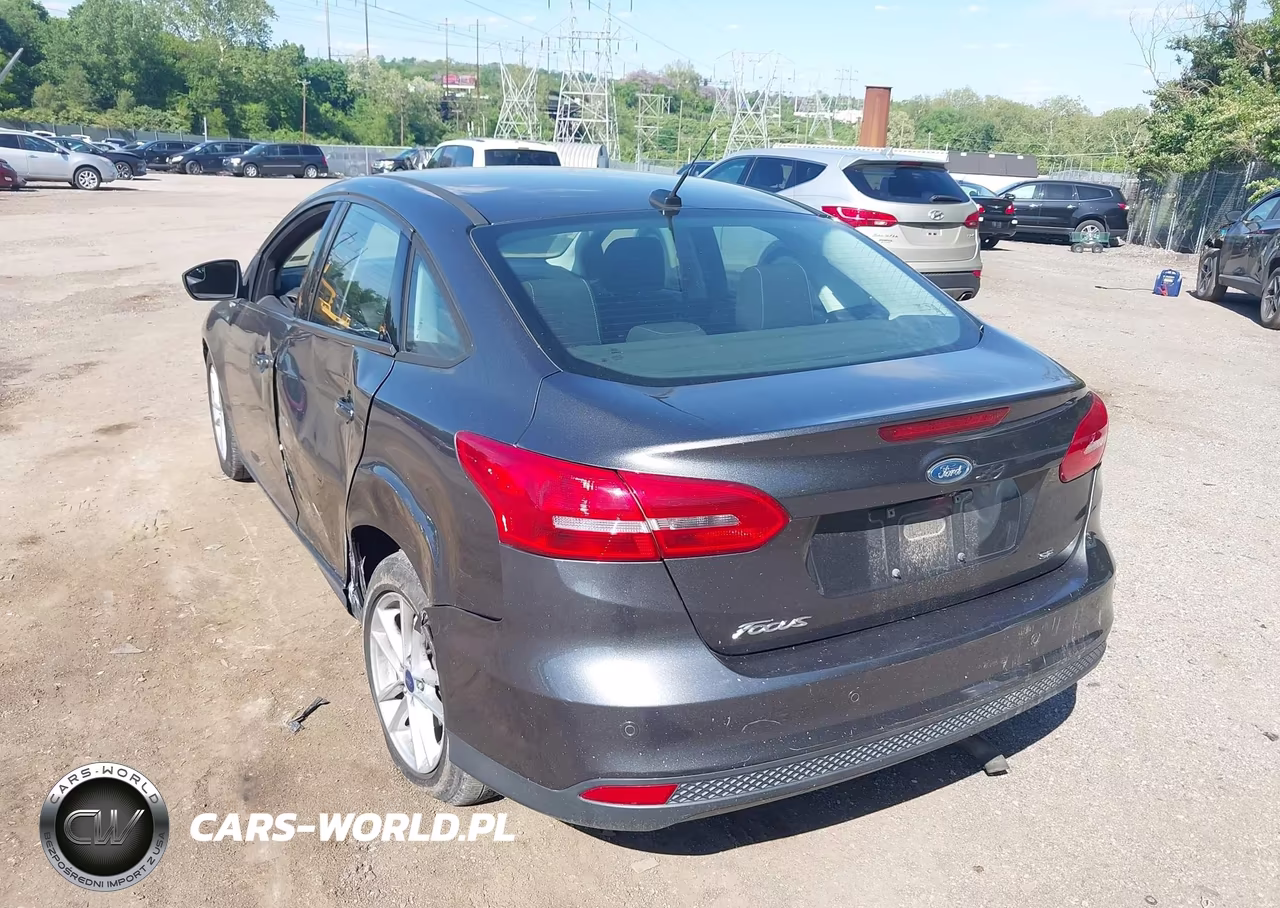 2016 Ford Focus Se VIN:1FADP3F27GL354247 - 3