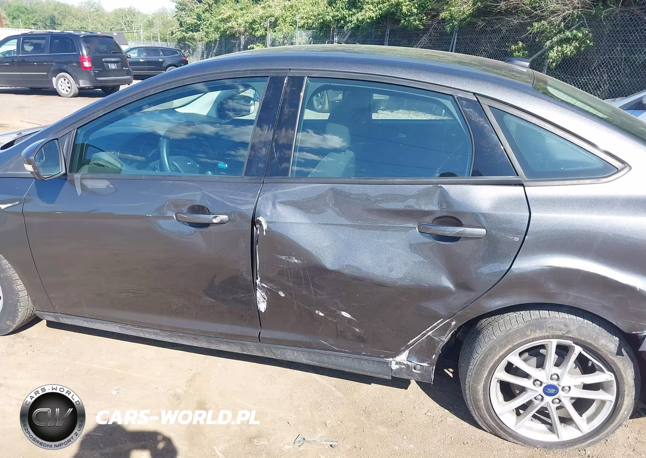 2016 Ford Focus Se VIN:1FADP3F27GL354247 - 6