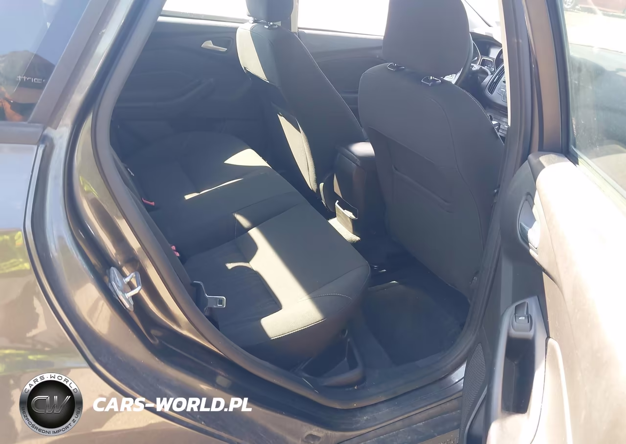 2016 Ford Focus Se VIN:1FADP3F27GL354247 - 8