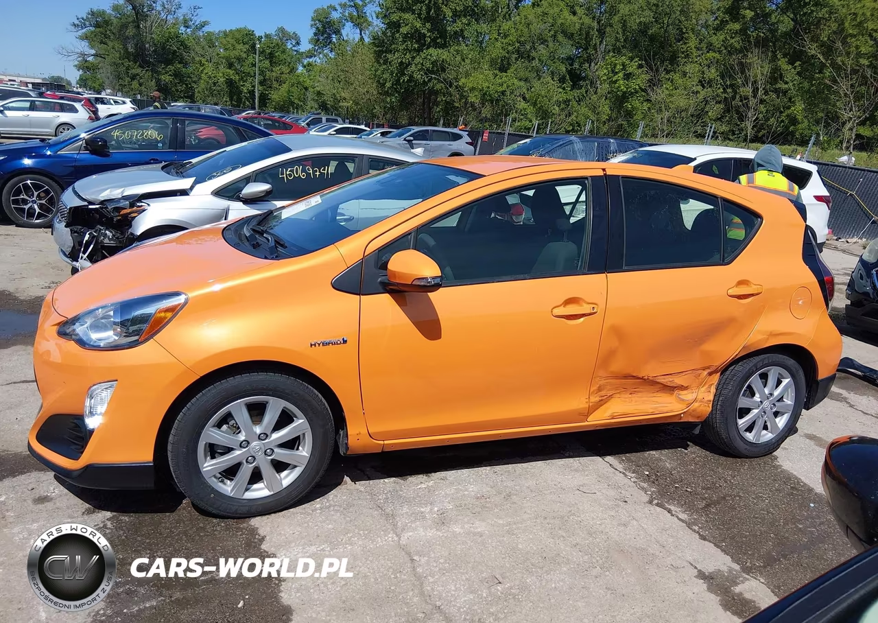 2017 Toyota Prius C Two VIN:JTDKDTB36H1593892 - 15