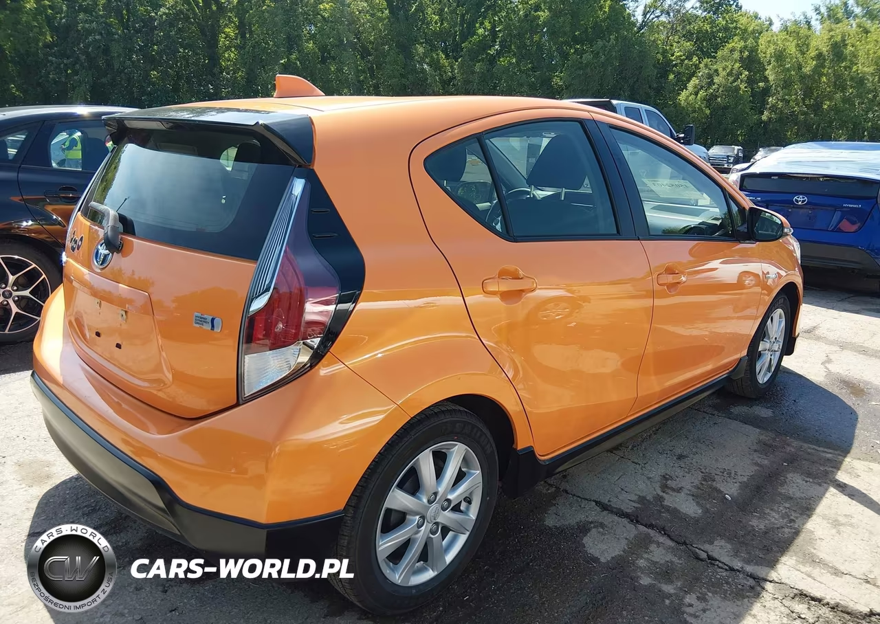 2017 Toyota Prius C Two VIN:JTDKDTB36H1593892 - 4