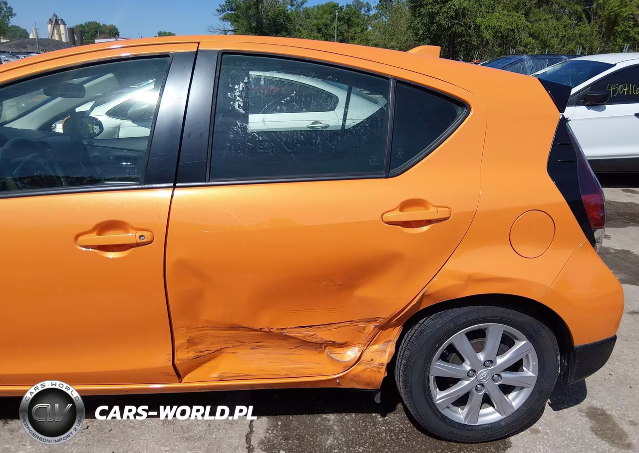 2017 Toyota Prius C Two VIN:JTDKDTB36H1593892 - 6