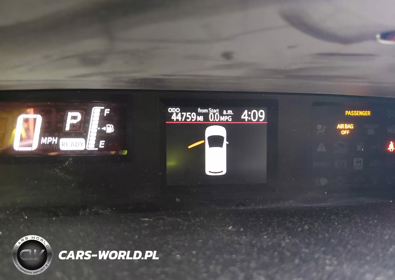 2017 Toyota Prius C Two VIN:JTDKDTB36H1593892 - 7