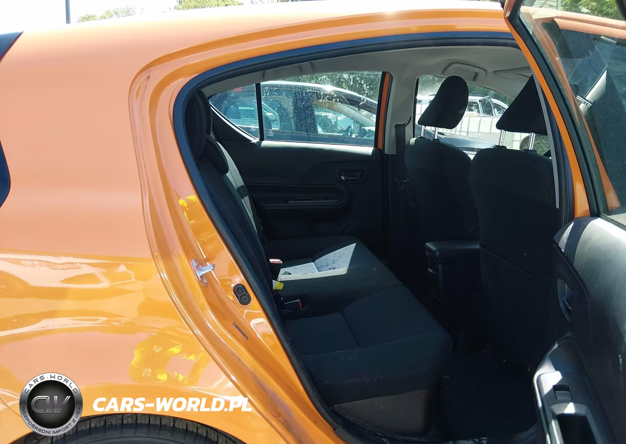 2017 Toyota Prius C Two VIN:JTDKDTB36H1593892 - 8