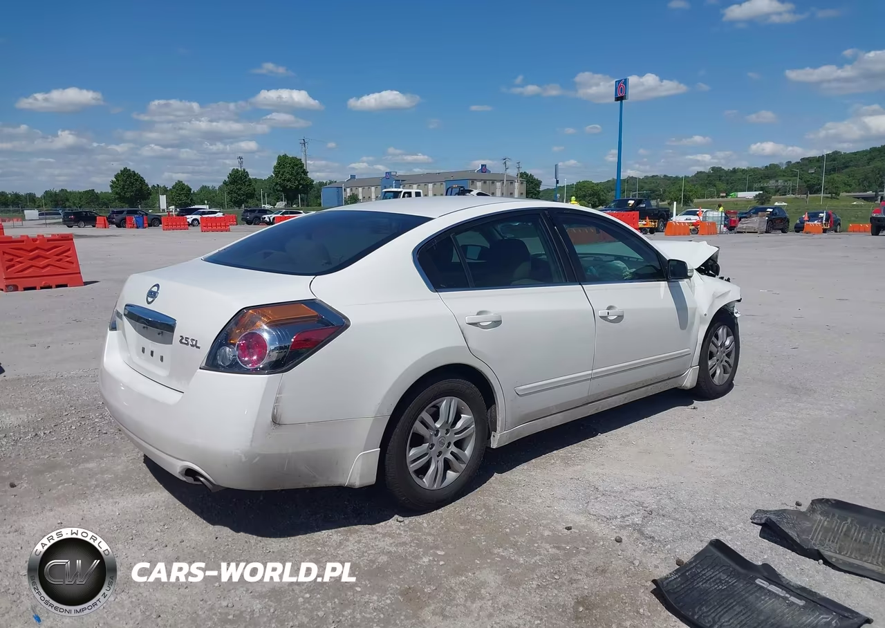 2011 Nissan Altima 2.5 S VIN:1N4AL2AP0BN411137 - 4