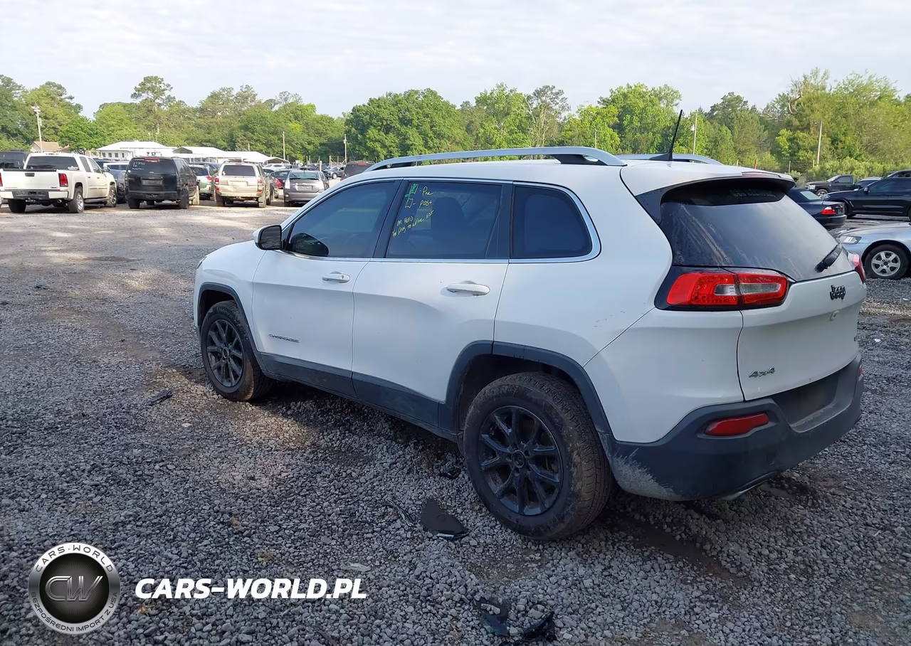 2016 Jeep Cherokee Latitude VIN:1C4PJMCS6GW237258 - 3
