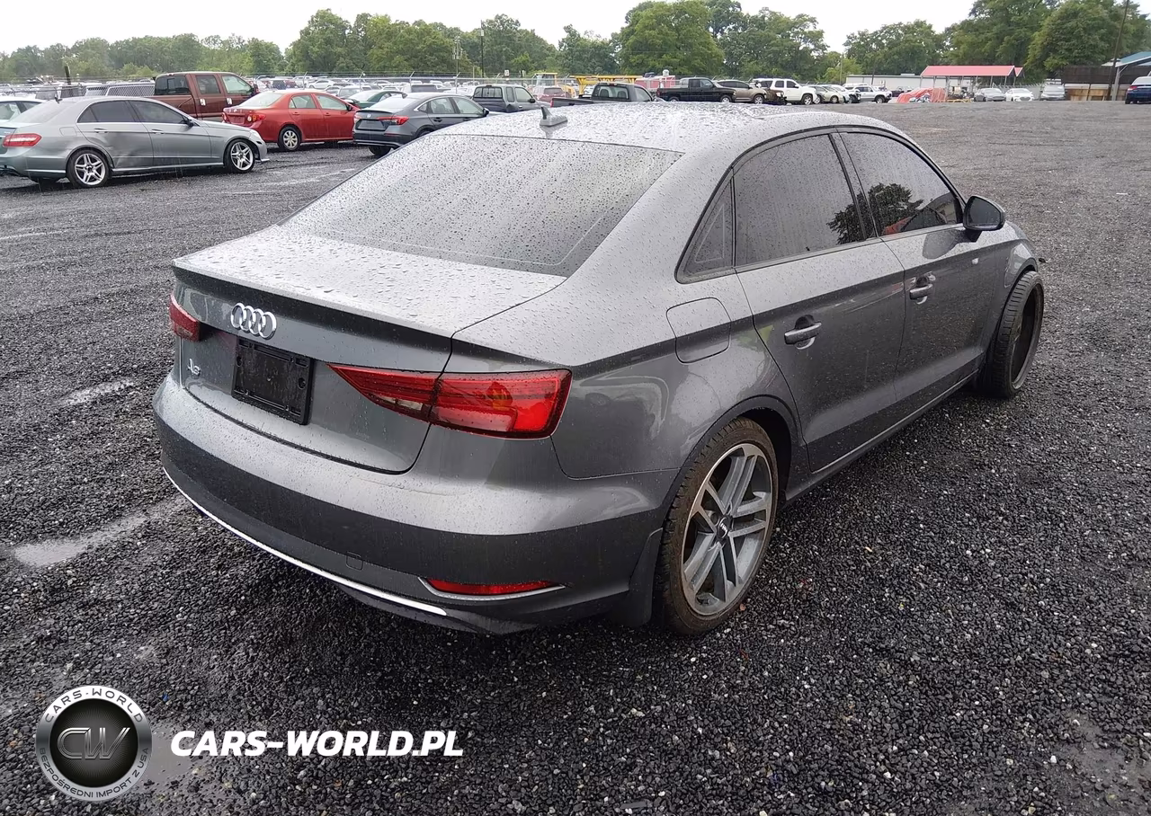 2018 Audi A3 2.0T Premium-2.0T Tech Premium VIN:WAUAUGFF8J1091623 - 4