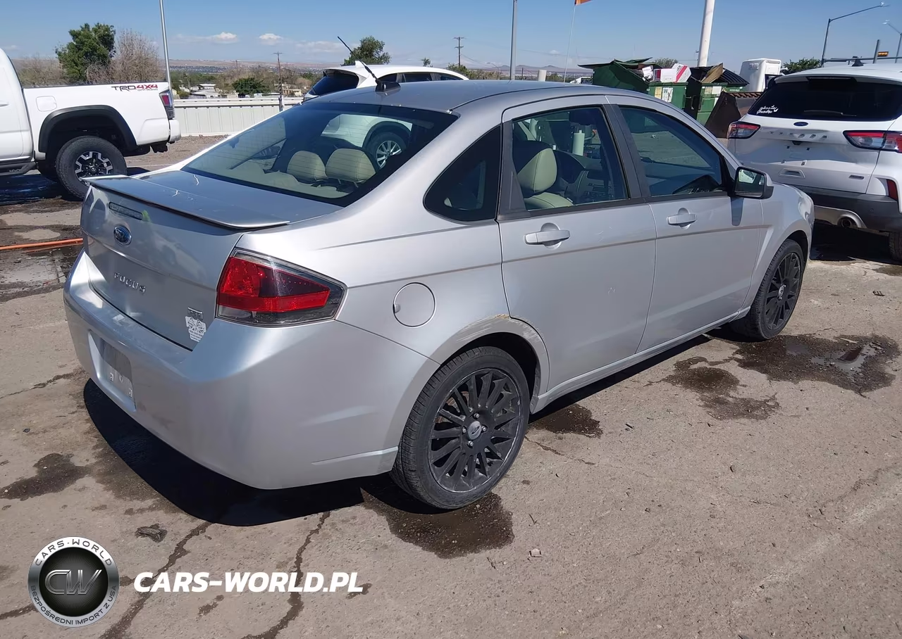 2010 Ford Focus Ses VIN:1FAHP3GN3AW169743 - 4