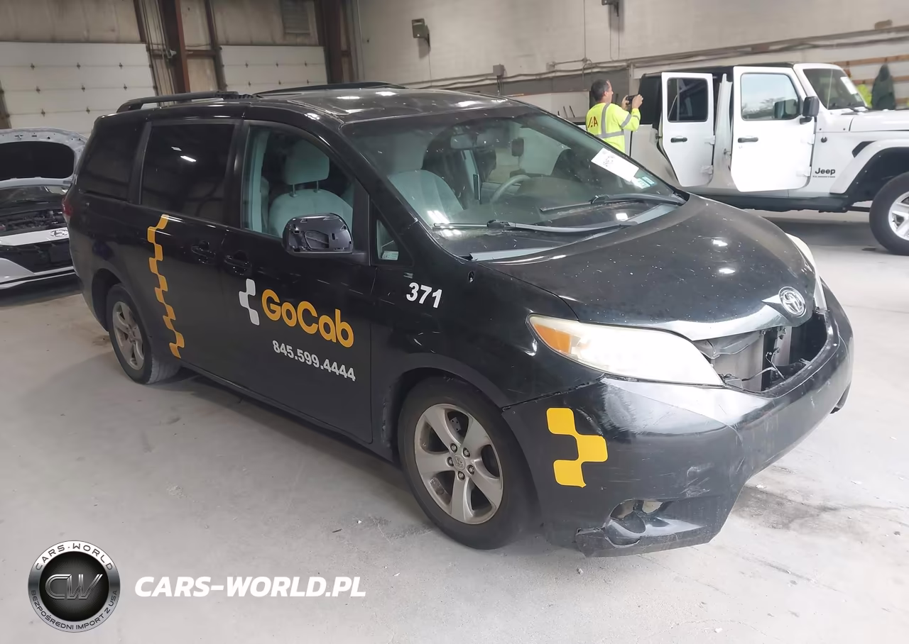 2011 Toyota Sienna Le V6 – zdjęcie 1 z 18