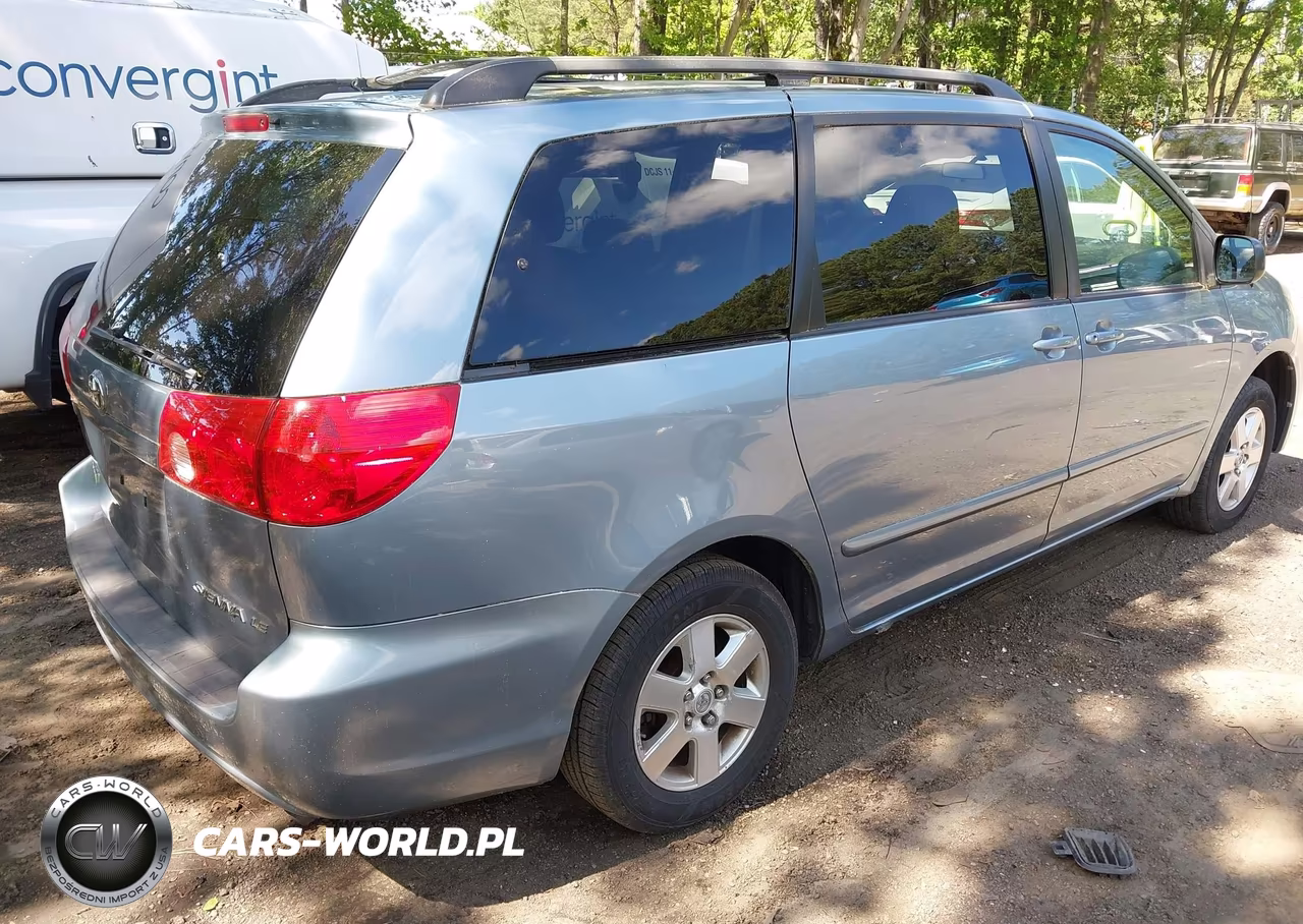 2010 Toyota Sienna Le VIN:5TDKK4CC5AS325354 - 4