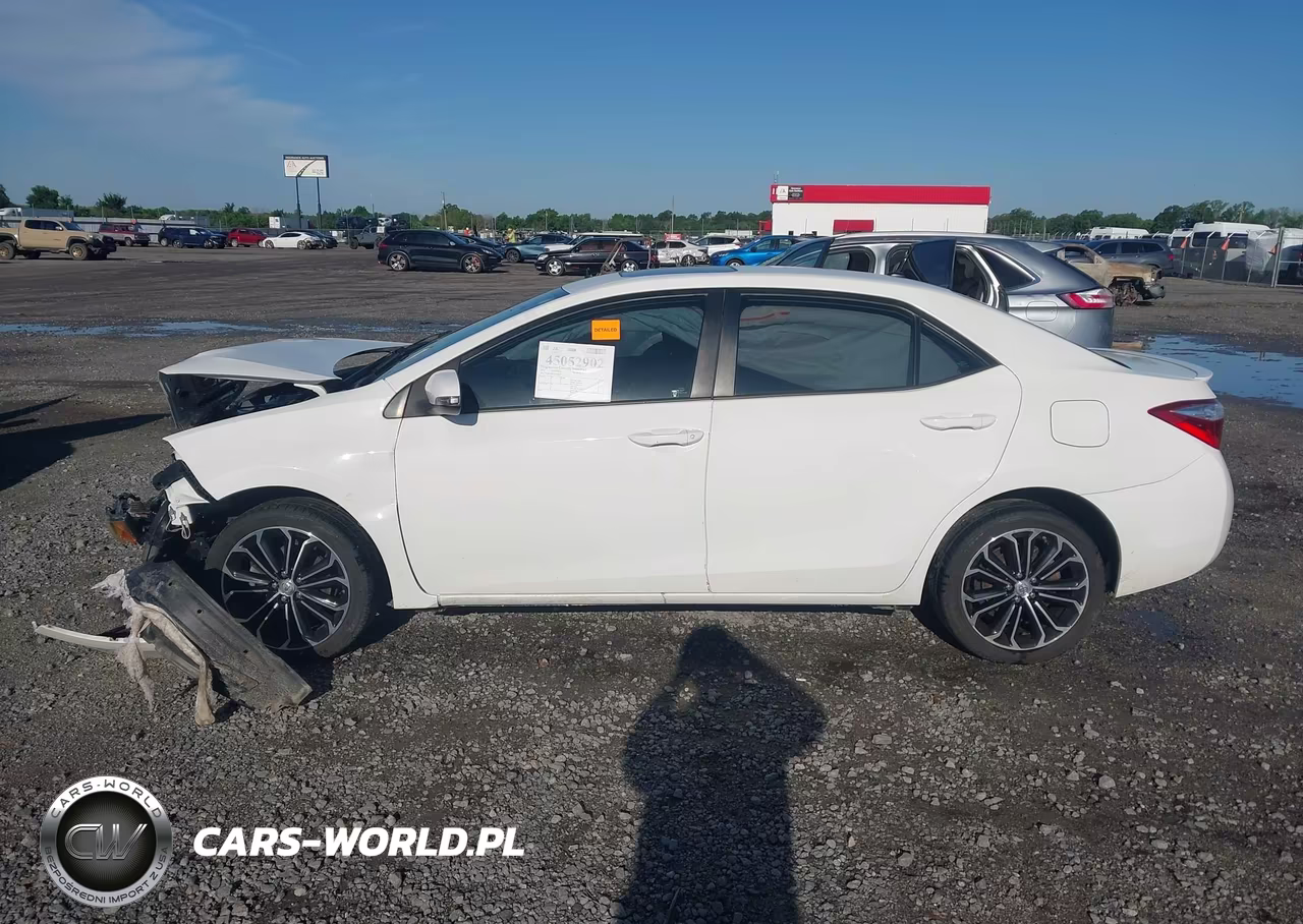 2015 Toyota Corolla S Plus VIN:5YFBURHE1FP360037 - 13