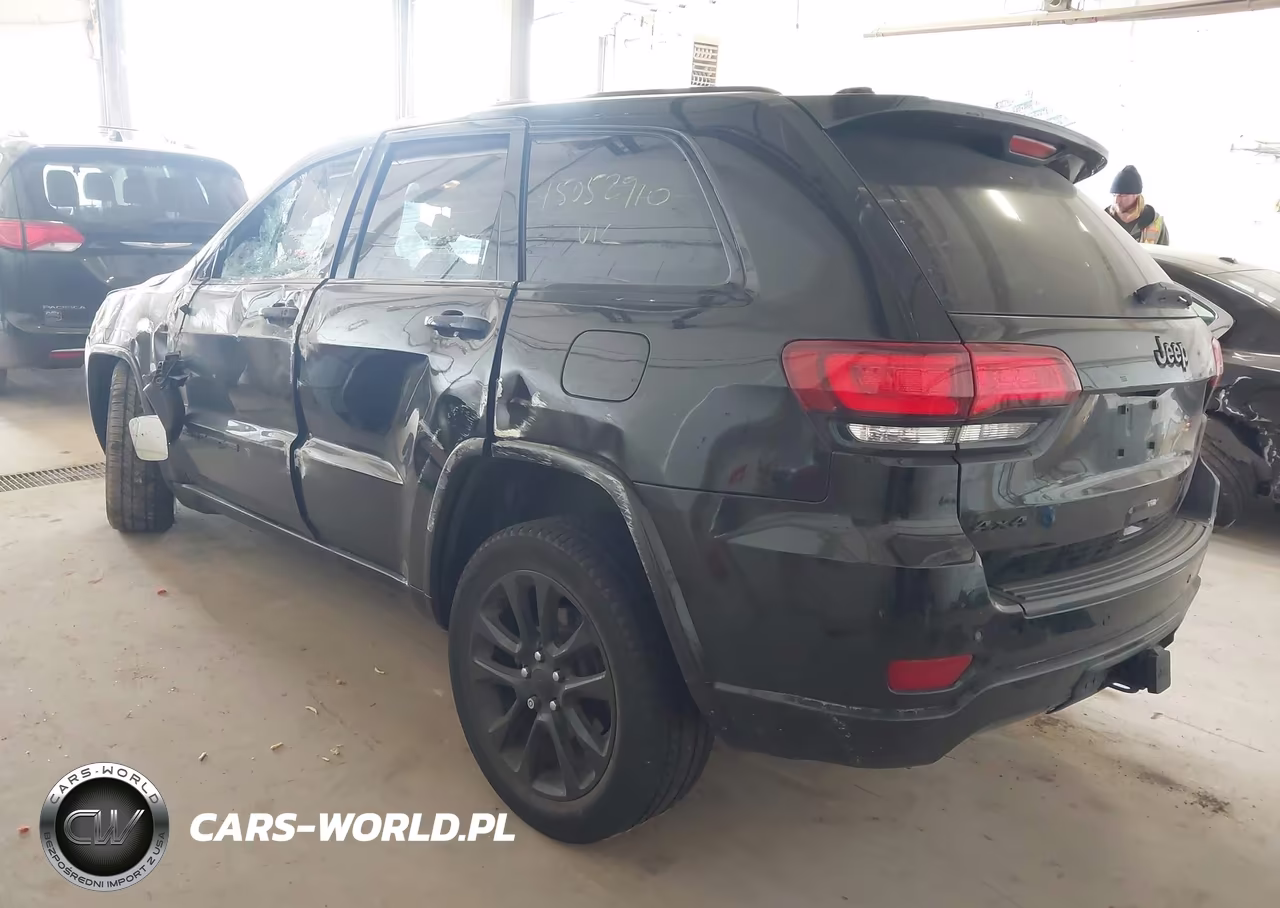 2020 Jeep Grand Cherokee Altitude 4X4 VIN:1C4RJFAG6LC231975 - 3