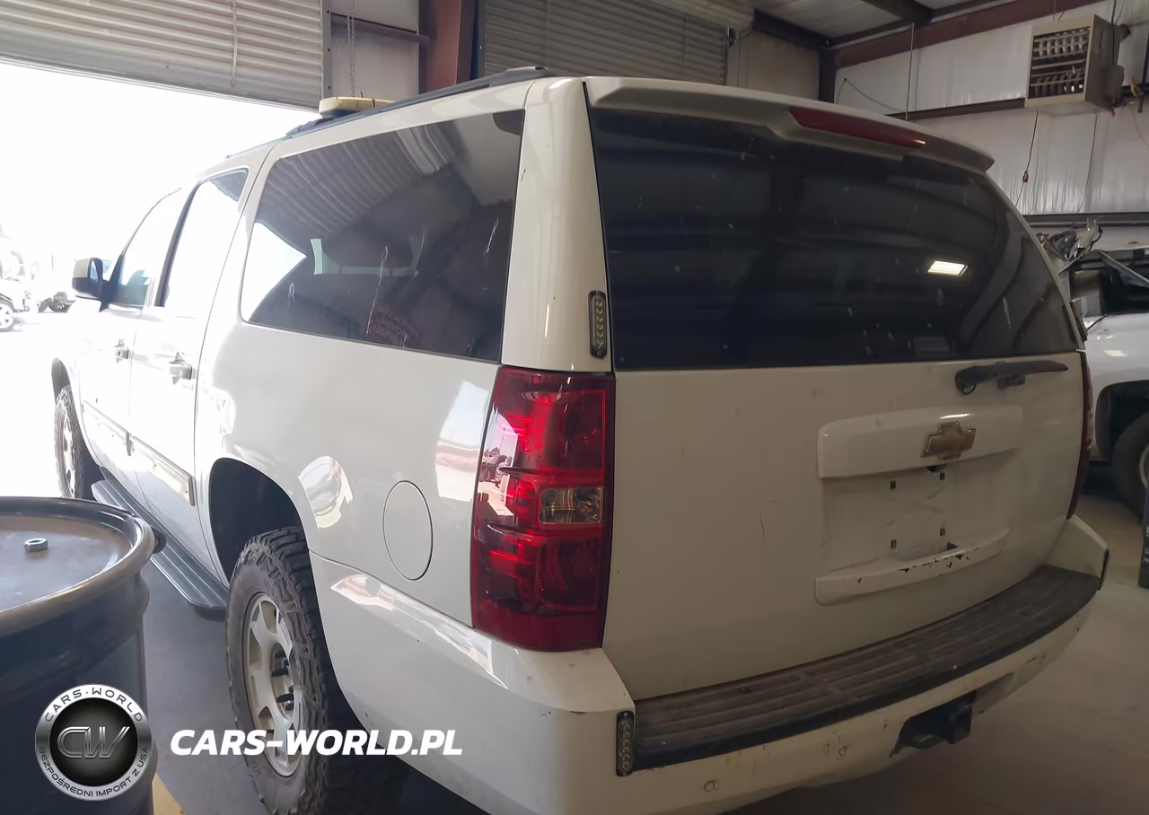 2010 Chevrolet Suburban 1500 Ls VIN:1GNUKHE36AR290780 - 3