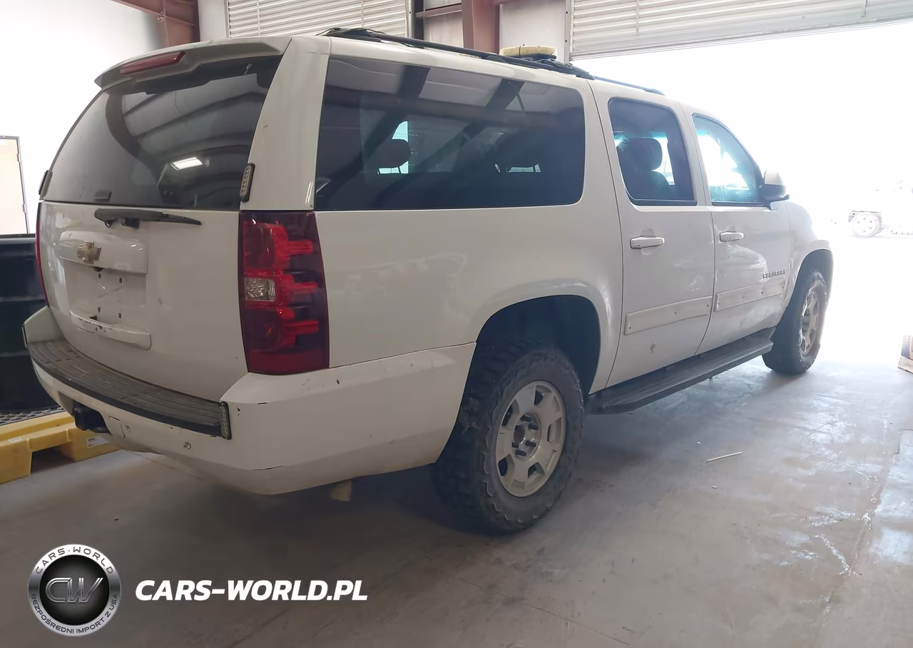2010 Chevrolet Suburban 1500 Ls VIN:1GNUKHE36AR290780 - 4