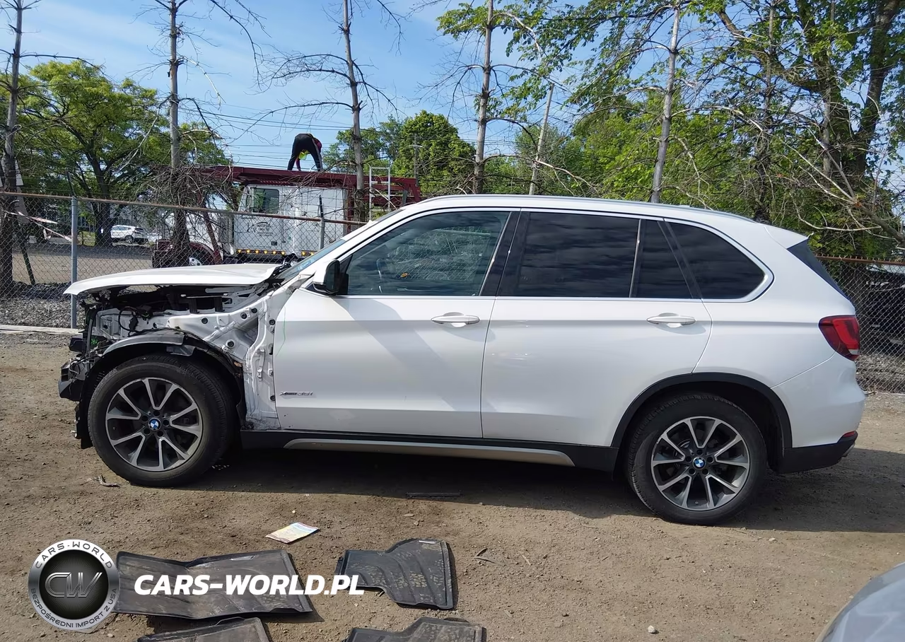 2018 BMW X5 xDrive35I VIN:5UXKR0C54J0Y00483 - 14