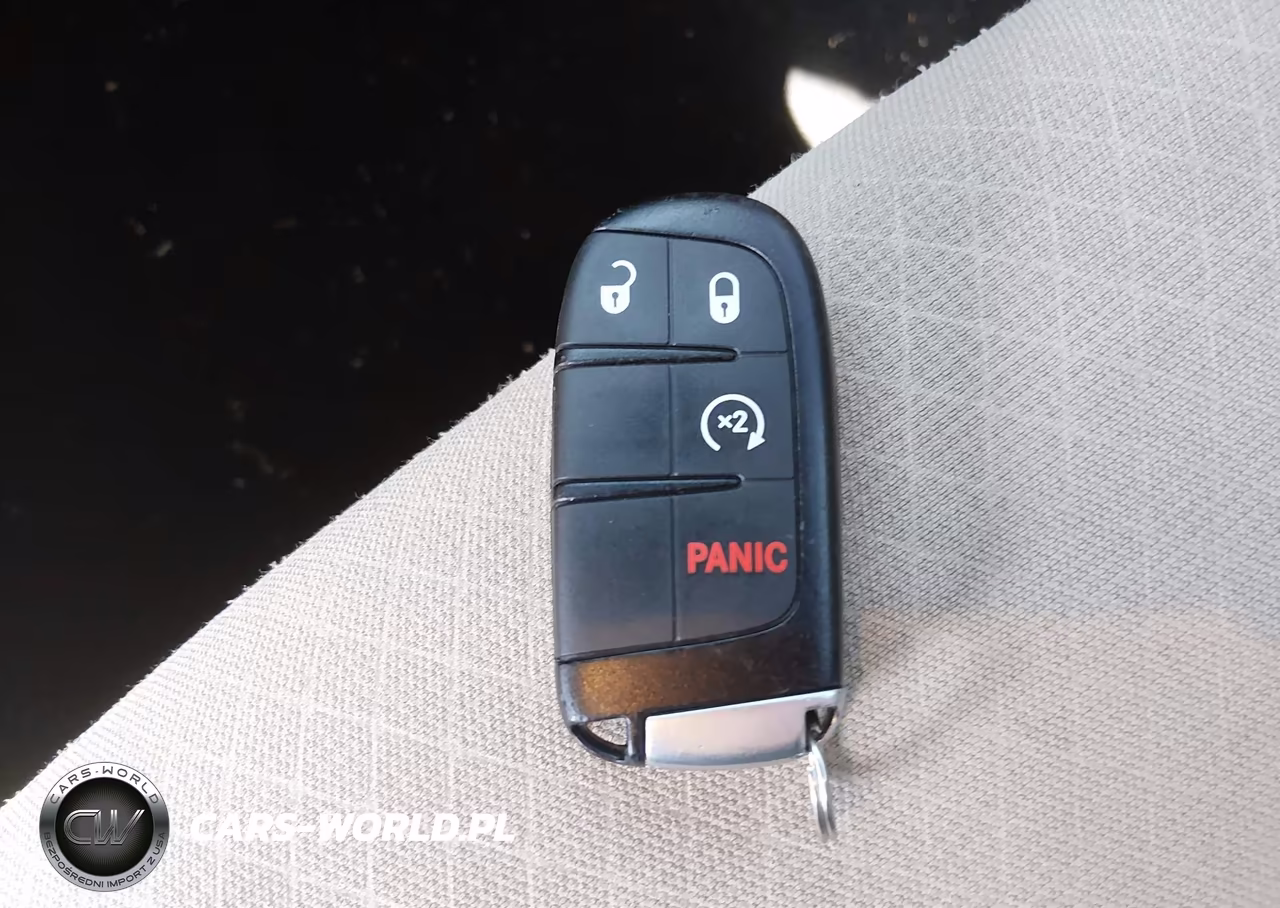 2020 Jeep Grand Cherokee Laredo E 4X4 VIN:1C4RJFAG9LC443981 - 11