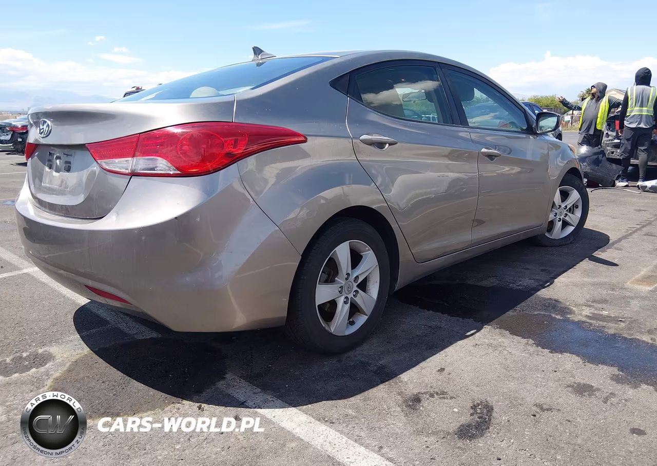 2013 Hyundai Elantra Gls VIN:5NPDH4AE3DH321602 - 4