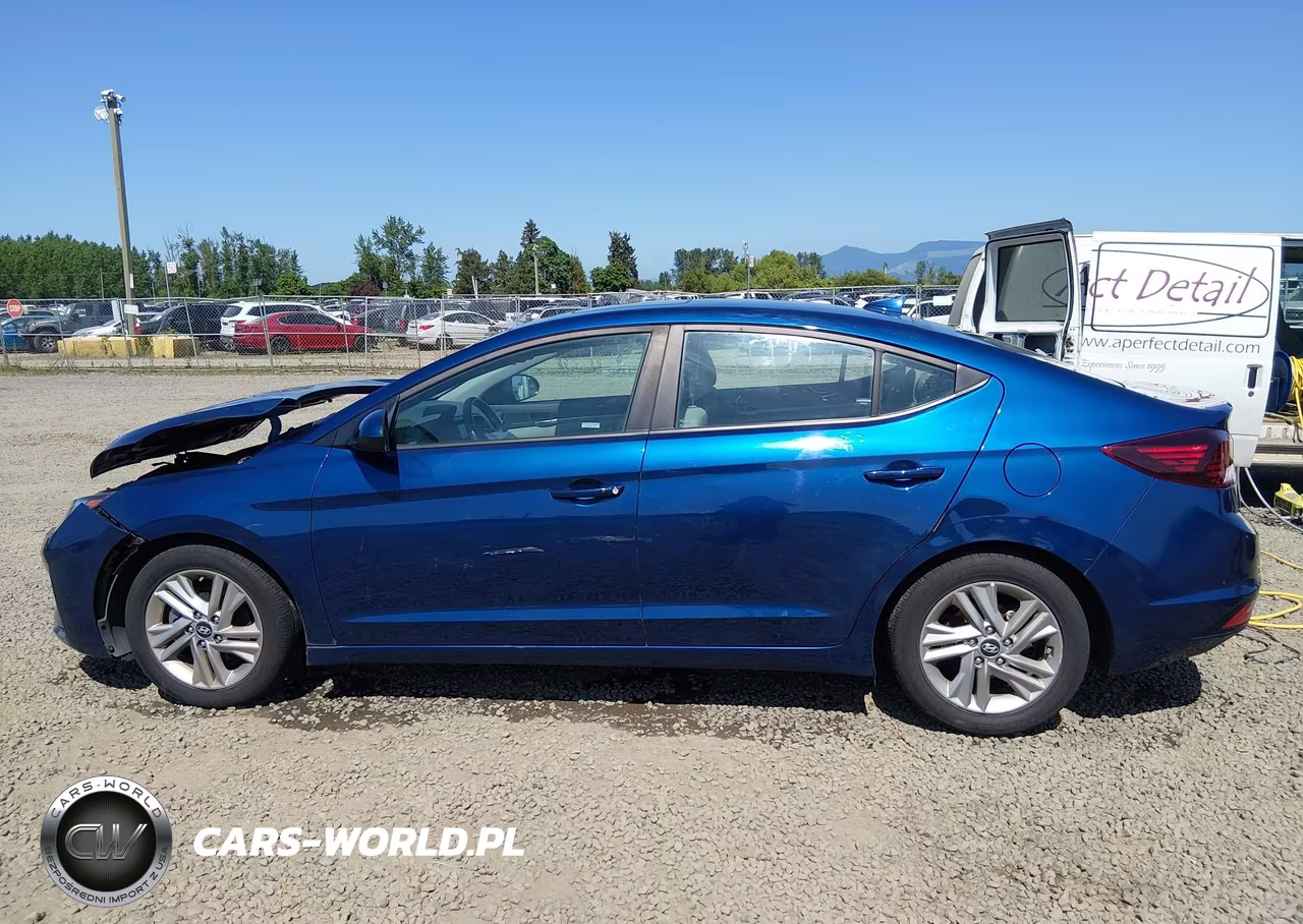 2019 Hyundai Elantra Value Edition VIN:5NPD84LF5KH418013 - 15