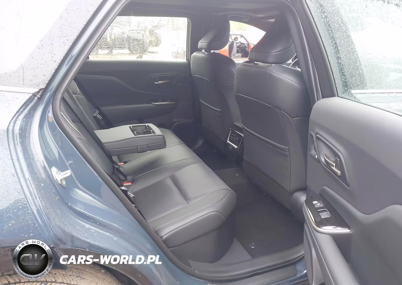 2025 Toyota Crown Signia Limited VIN:JTDACAAJ9S3035355 - 8