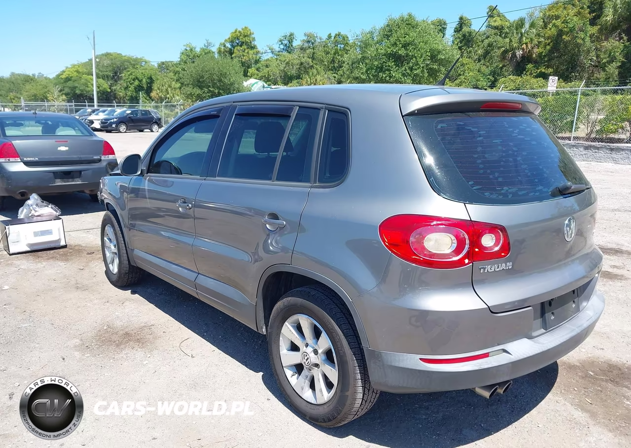 2010 Volkswagen Tiguan S VIN:WVGAV7AX1AW528750 - 3