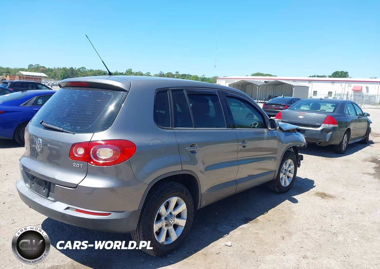 2010 Volkswagen Tiguan S VIN:WVGAV7AX1AW528750 - 4