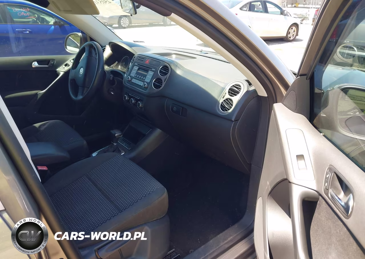 2010 Volkswagen Tiguan S VIN:WVGAV7AX1AW528750 - 5