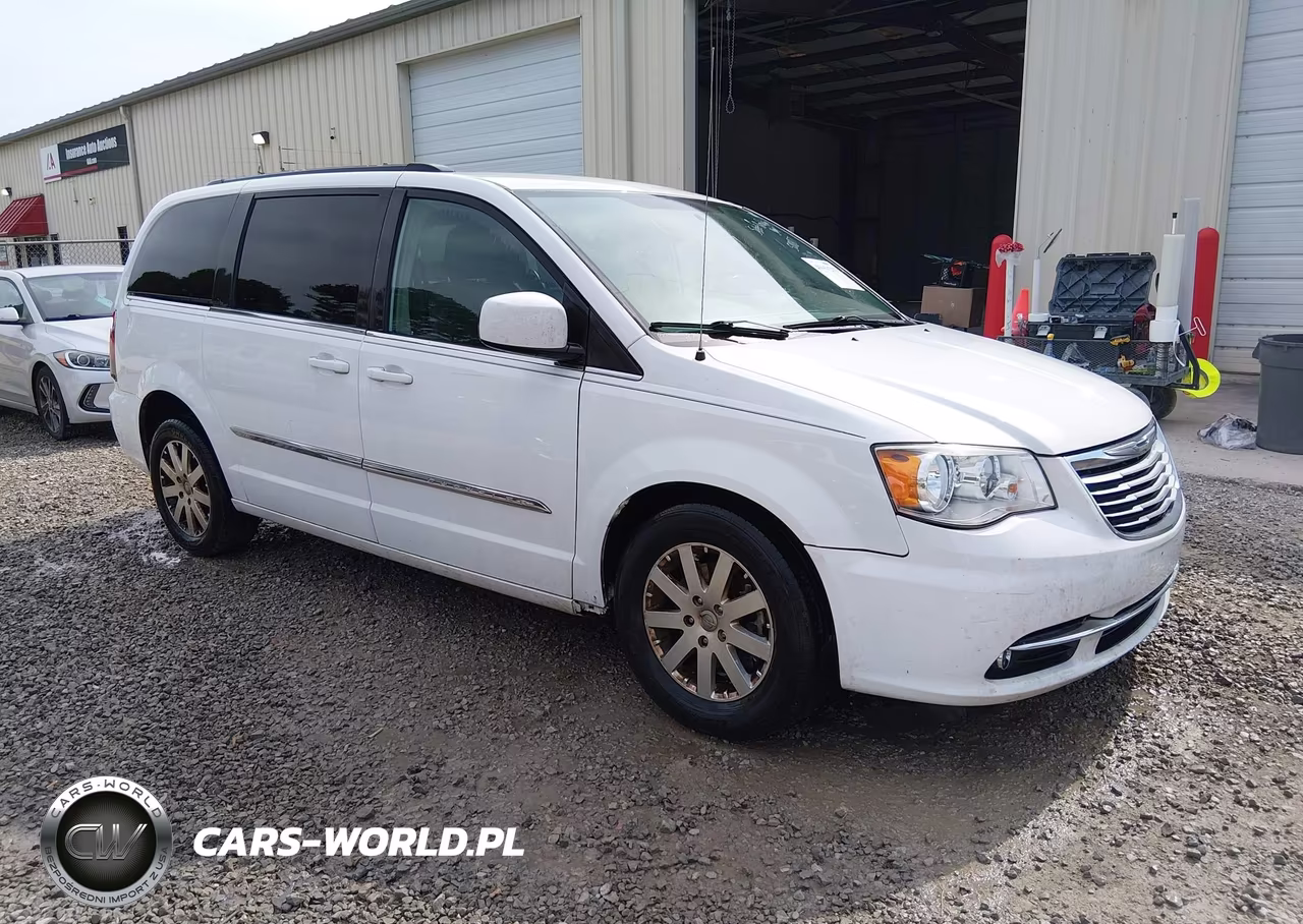 2015 Chrysler Town & Country Touring – zdjęcie 1 z 11