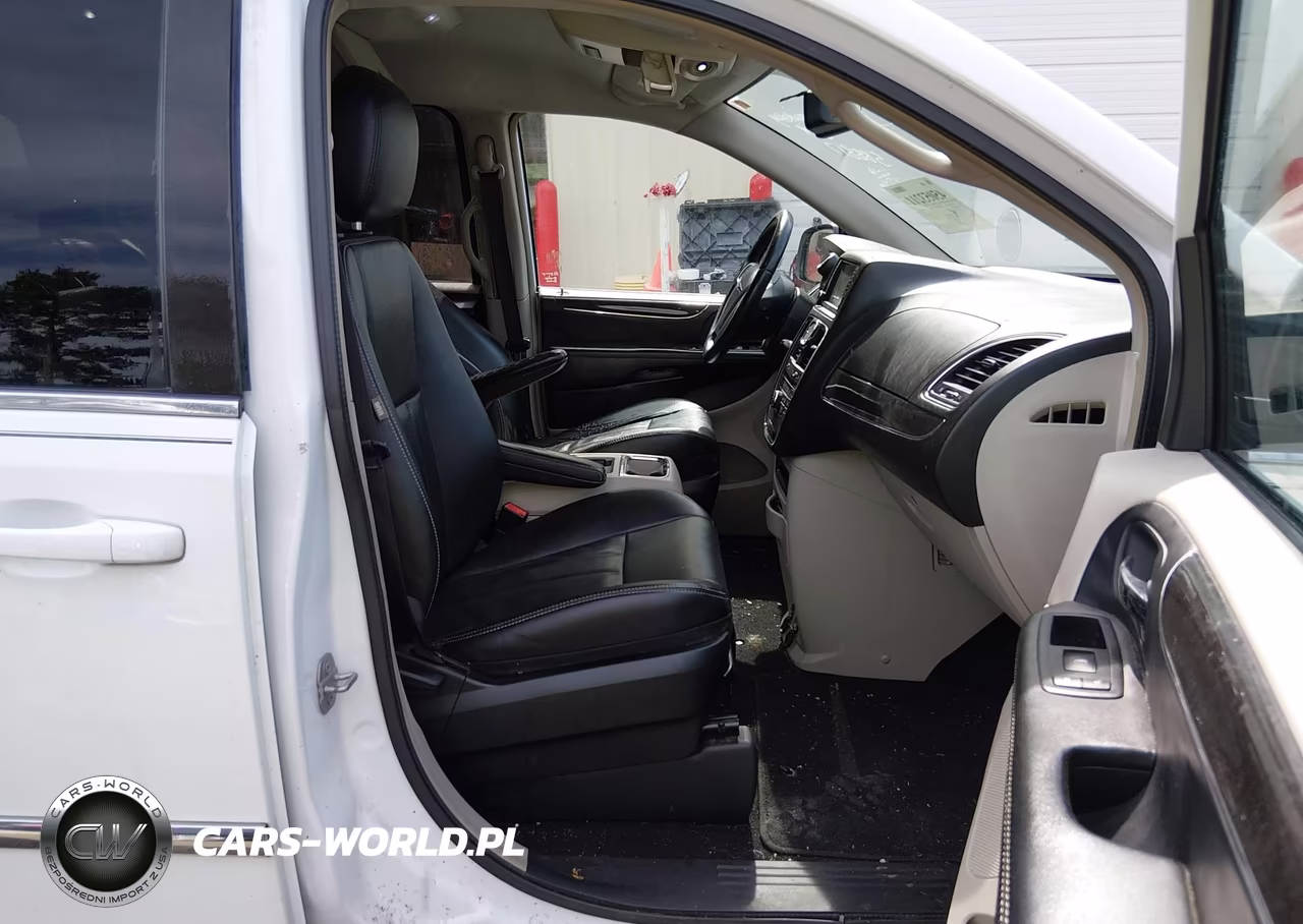 2015 Chrysler Town & Country Touring VIN:2C4RC1BG9FR588817 - 5