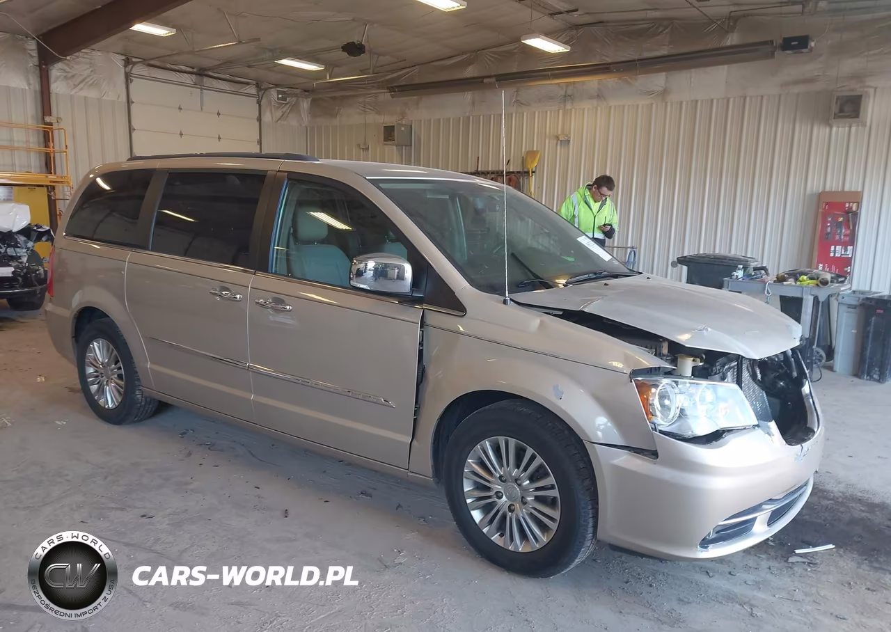 2015 Chrysler Town & Country Touring-L