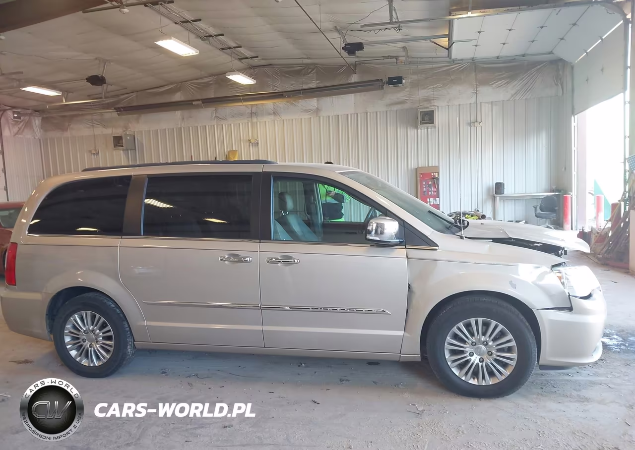 2015 Chrysler Town & Country Touring-L VIN:2C4RC1CG3FR579044 - 13