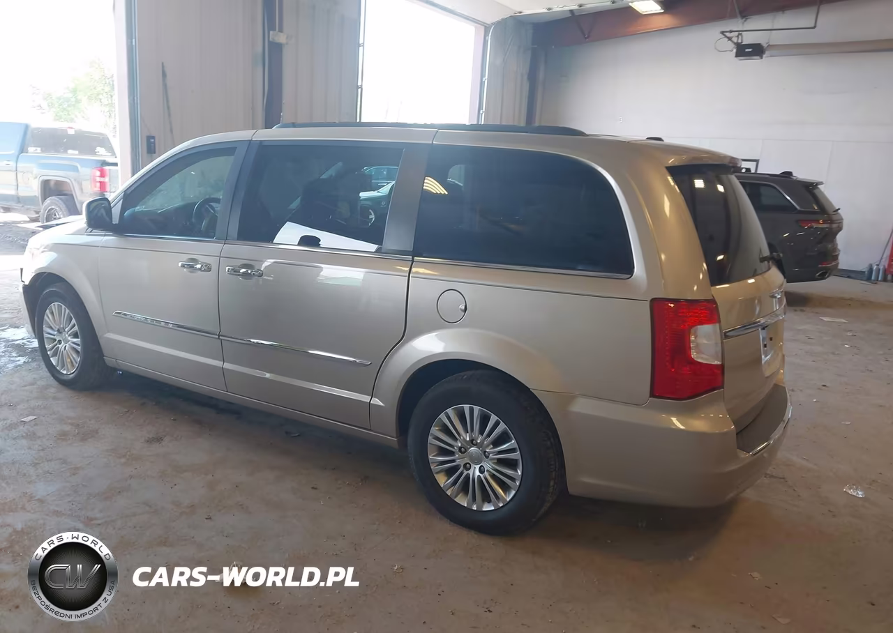 2015 Chrysler Town & Country Touring-L VIN:2C4RC1CG3FR579044 - 3