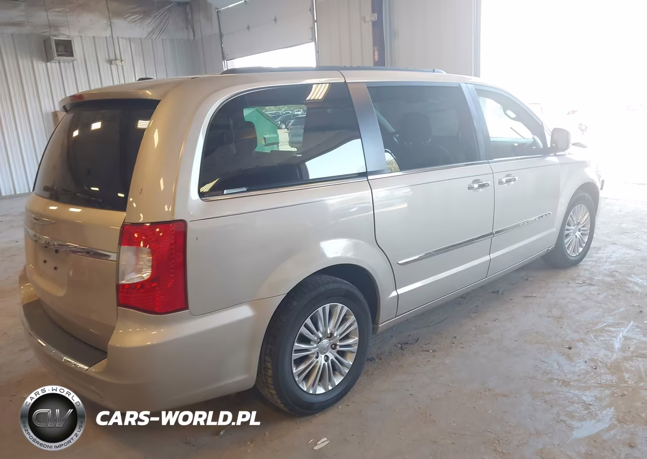 2015 Chrysler Town & Country Touring-L VIN:2C4RC1CG3FR579044 - 4