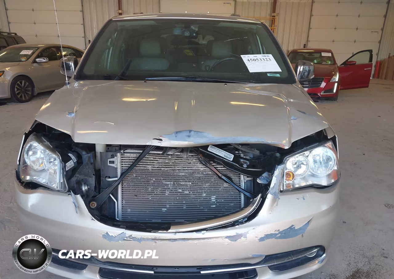 2015 Chrysler Town & Country Touring-L VIN:2C4RC1CG3FR579044 - 6
