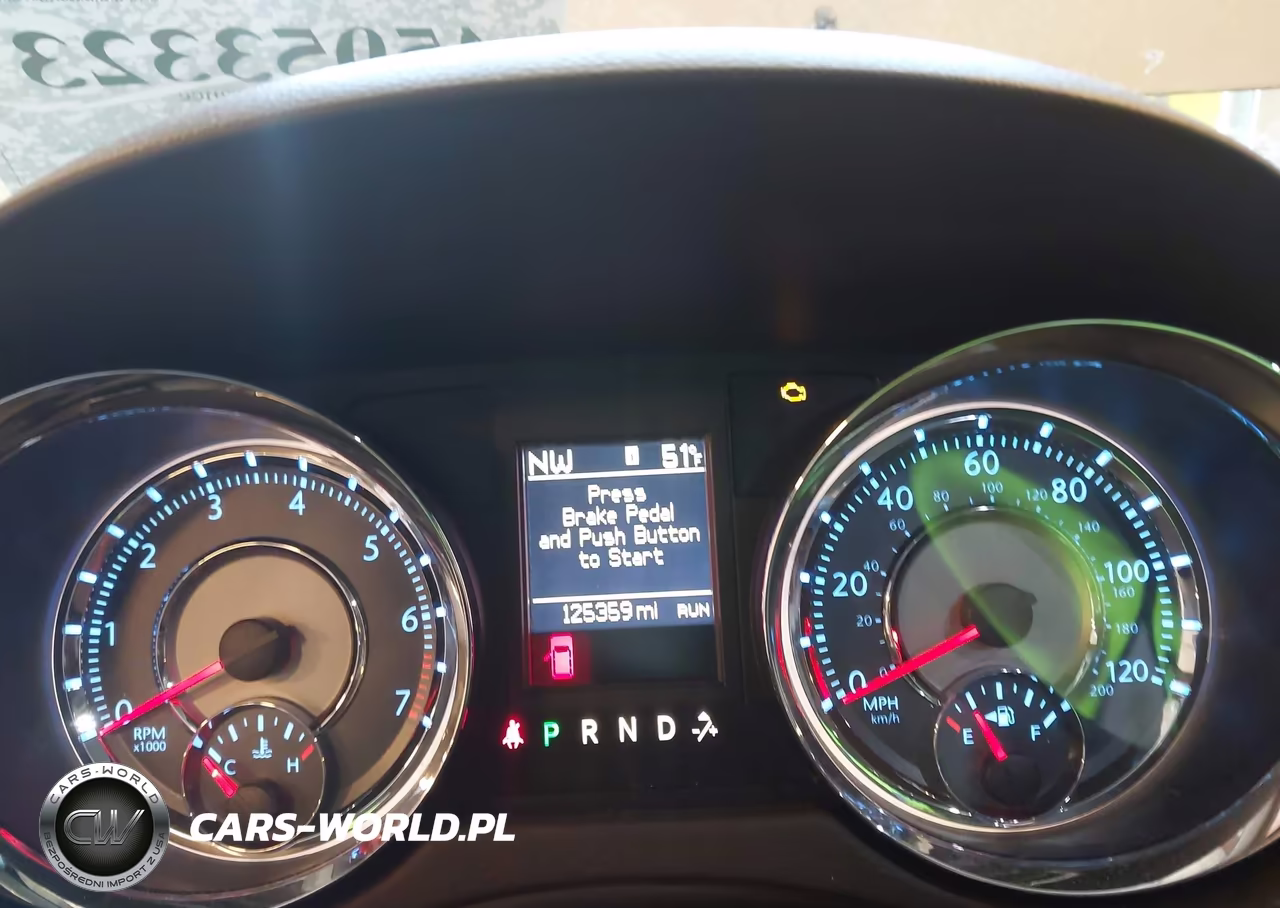 2015 Chrysler Town & Country Touring-L VIN:2C4RC1CG3FR579044 - 7