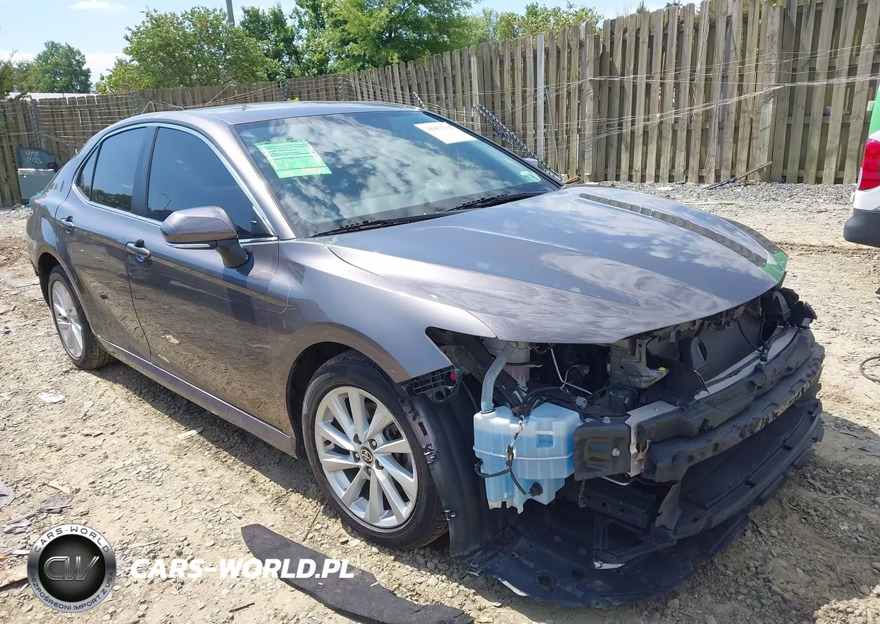2023 Toyota Camry Le – zdjęcie 1 z 18