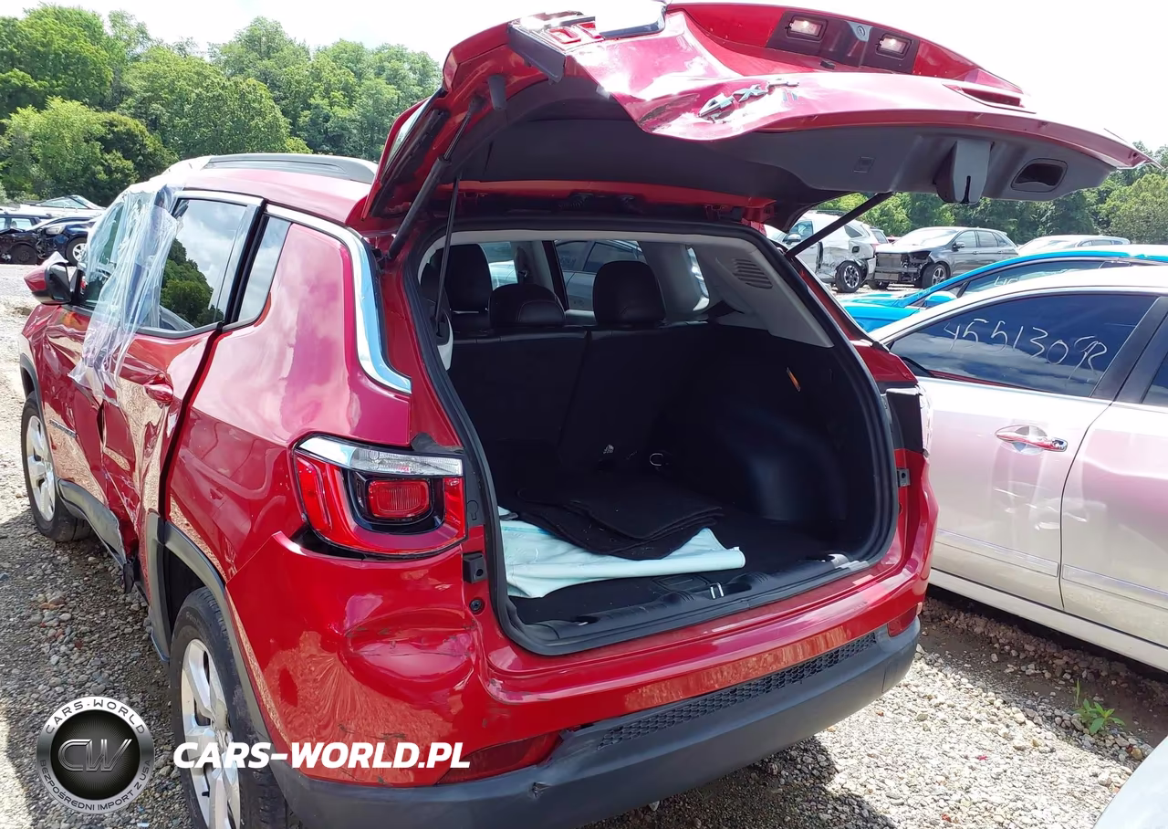 2018 Jeep Compass Latitude 4X4 VIN:3C4NJDBB5JT199401 - 18