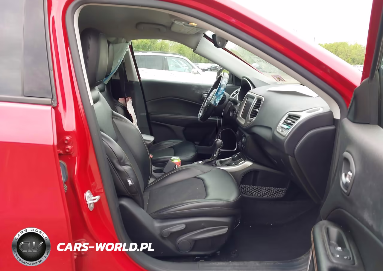 2018 Jeep Compass Latitude 4X4 VIN:3C4NJDBB5JT199401 - 5