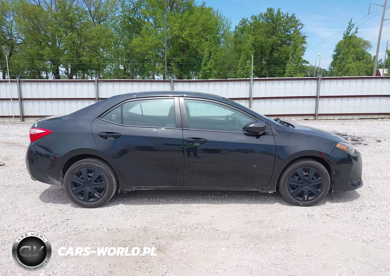 2018 Toyota Corolla Le VIN:2T1BURHE8JC066711 - 13