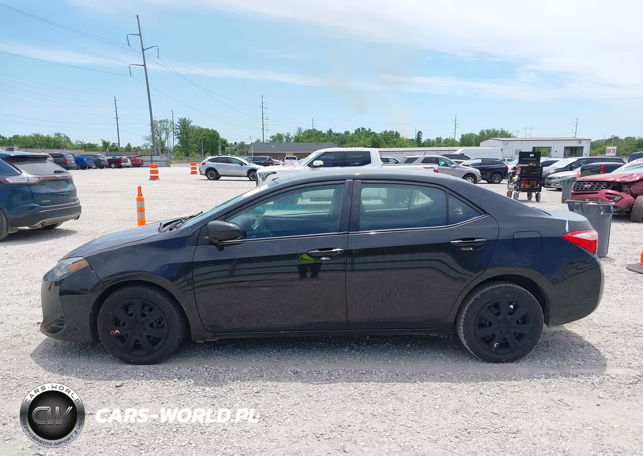 2018 Toyota Corolla Le VIN:2T1BURHE8JC066711 - 14