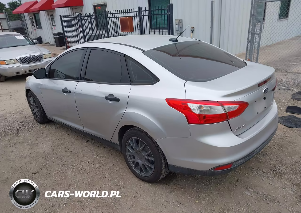2013 Ford Focus S VIN:1FADP3E21DL309687 - 3