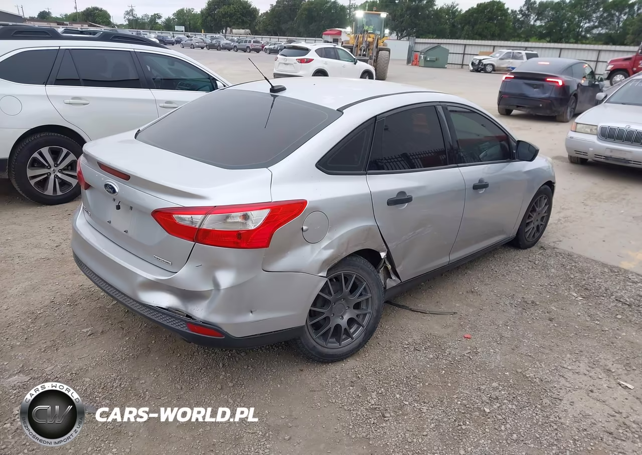 2013 Ford Focus S VIN:1FADP3E21DL309687 - 4