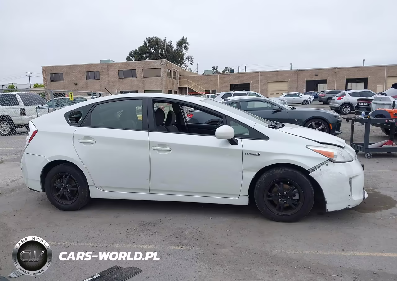 2015 Toyota Prius Two VIN:JTDKN3DU2F0449892 - 14