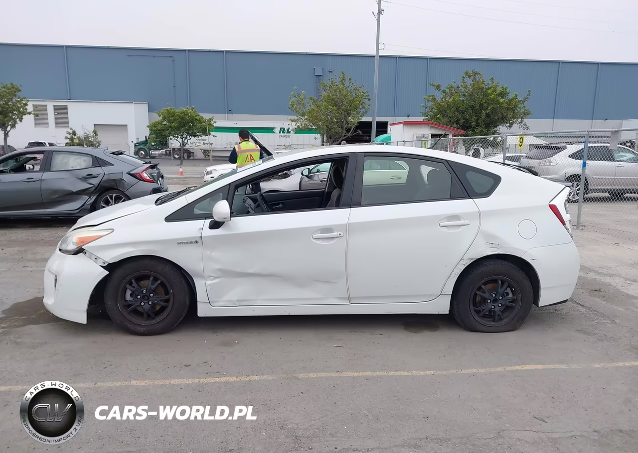 2015 Toyota Prius Two VIN:JTDKN3DU2F0449892 - 15