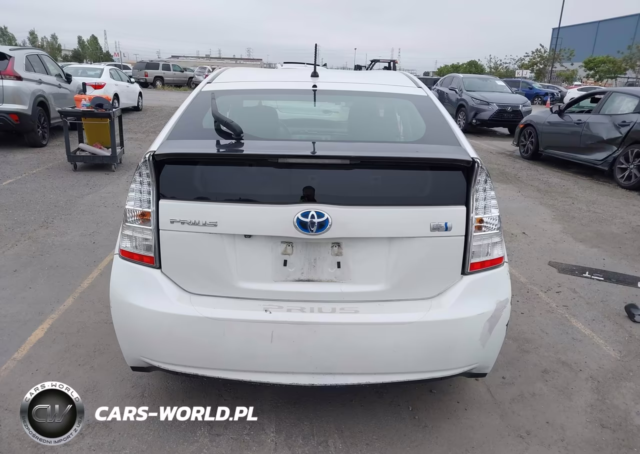 2015 Toyota Prius Two VIN:JTDKN3DU2F0449892 - 17