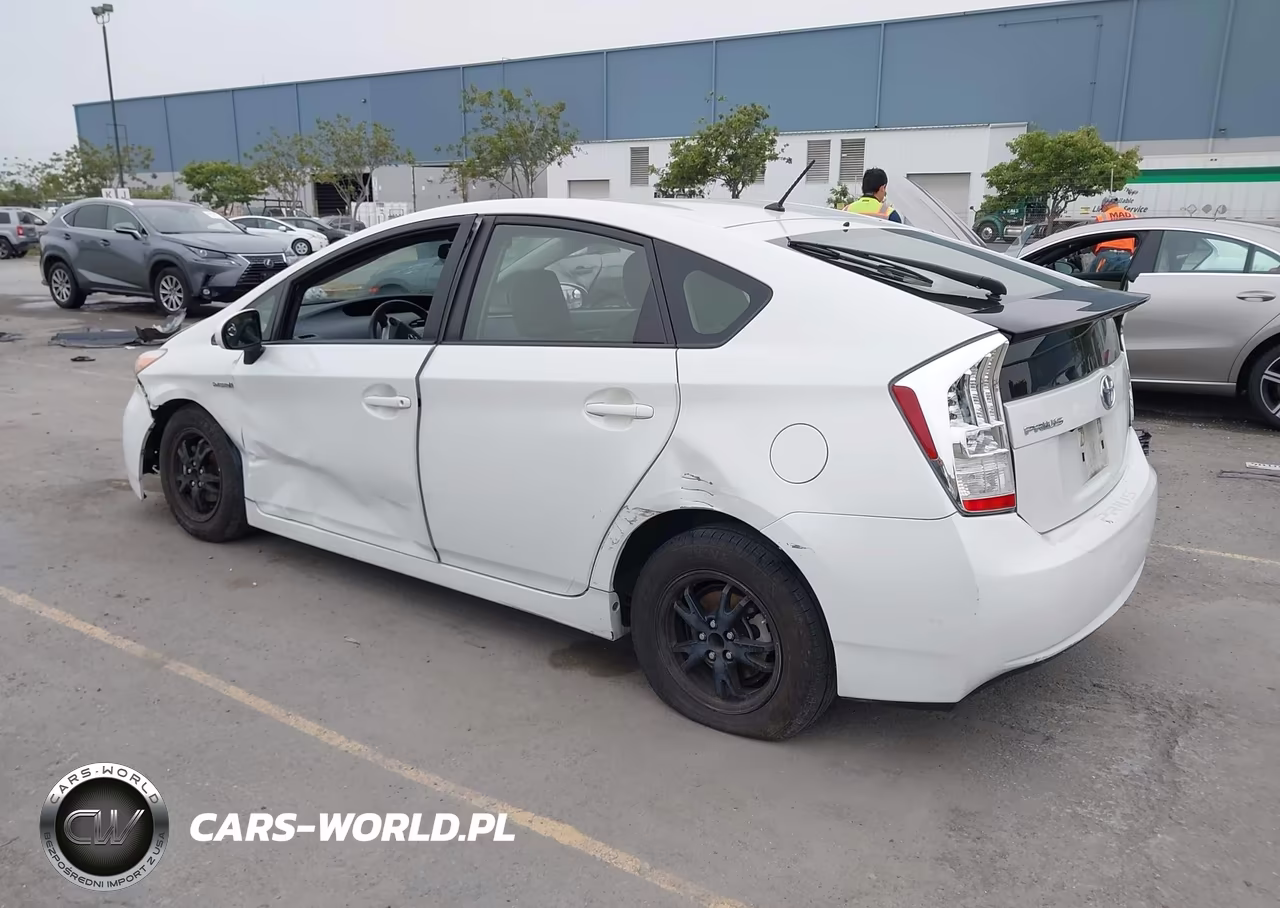 2015 Toyota Prius Two VIN:JTDKN3DU2F0449892 - 3