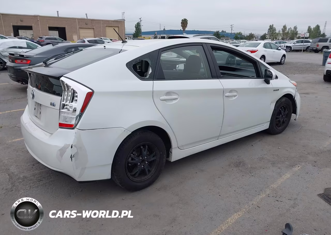 2015 Toyota Prius Two VIN:JTDKN3DU2F0449892 - 4